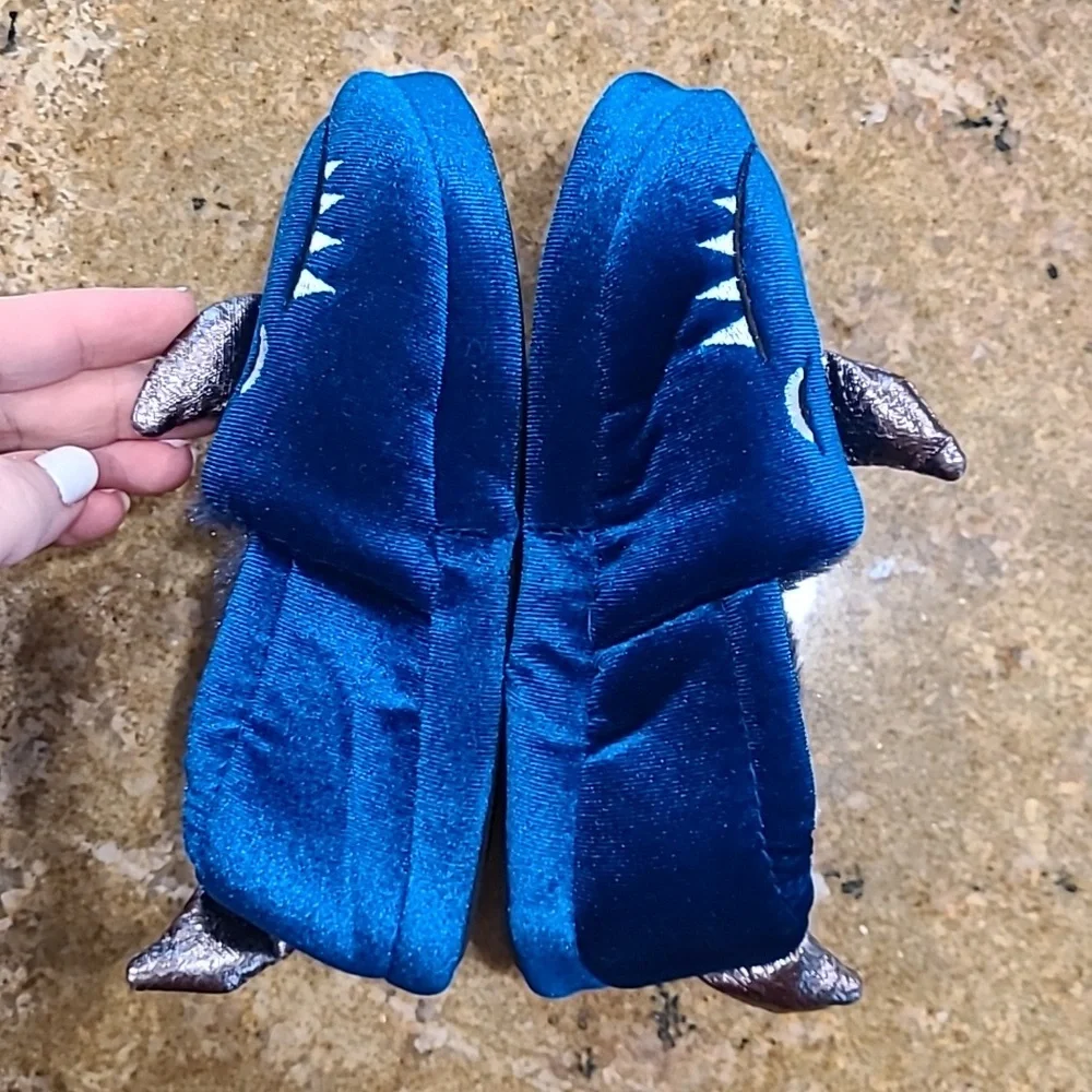 TOTES BLUE SLIPPERS MONSTER SHARK SIZE 11-12 NEW TODDLER BOY